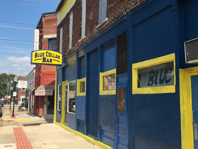 The gap between Trump’s manufactured promises and life in Middle America