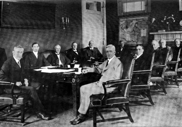 Woodrow Wilson, left, and his war cabinet. Credit: Encyclopedia Americana/Google Images