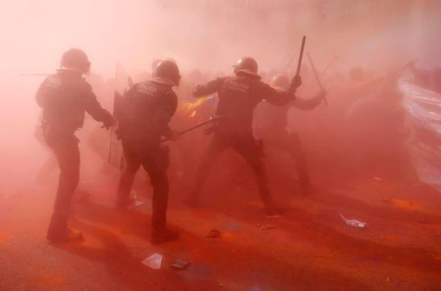 Police clash with separatist protesters in Barcelona (Photo by PAU BARRENA/AFP via Getty Images)
