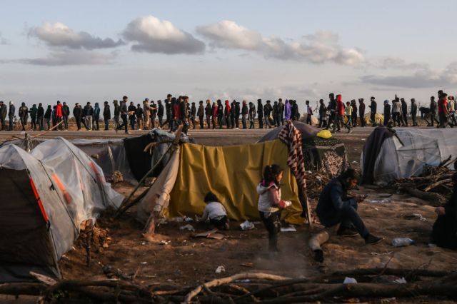 Asylum seekers arriving in Edirne, on the Greek border. Photo: Onur Coban/Anadolu Agency via Getty Images