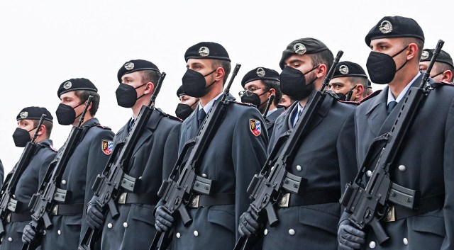 German Bundeswehr recruits in Bavaria at Nymphenburg Palace in Munich, on November 12, 2021(Photo by CHRISTOF STACHE / AFP) (Photo by CHRISTOF STACHE/AFP via Getty Images)