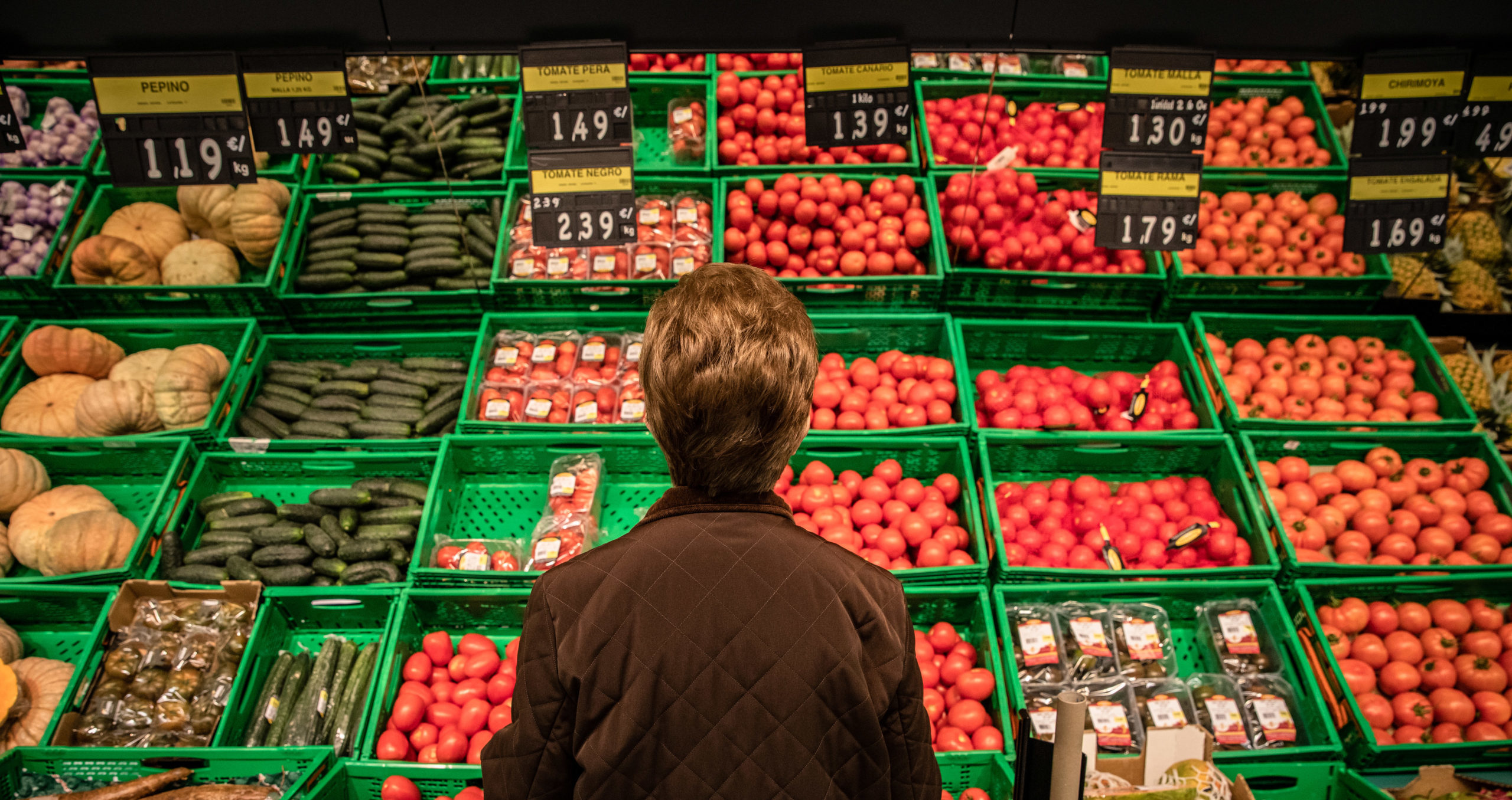 Inflation has reached the highest level since 2008. A single tomato in this picture costs as much today as a second-hand Range Rover. Photographer: Angel Garcia/Bloomberg via Getty Images