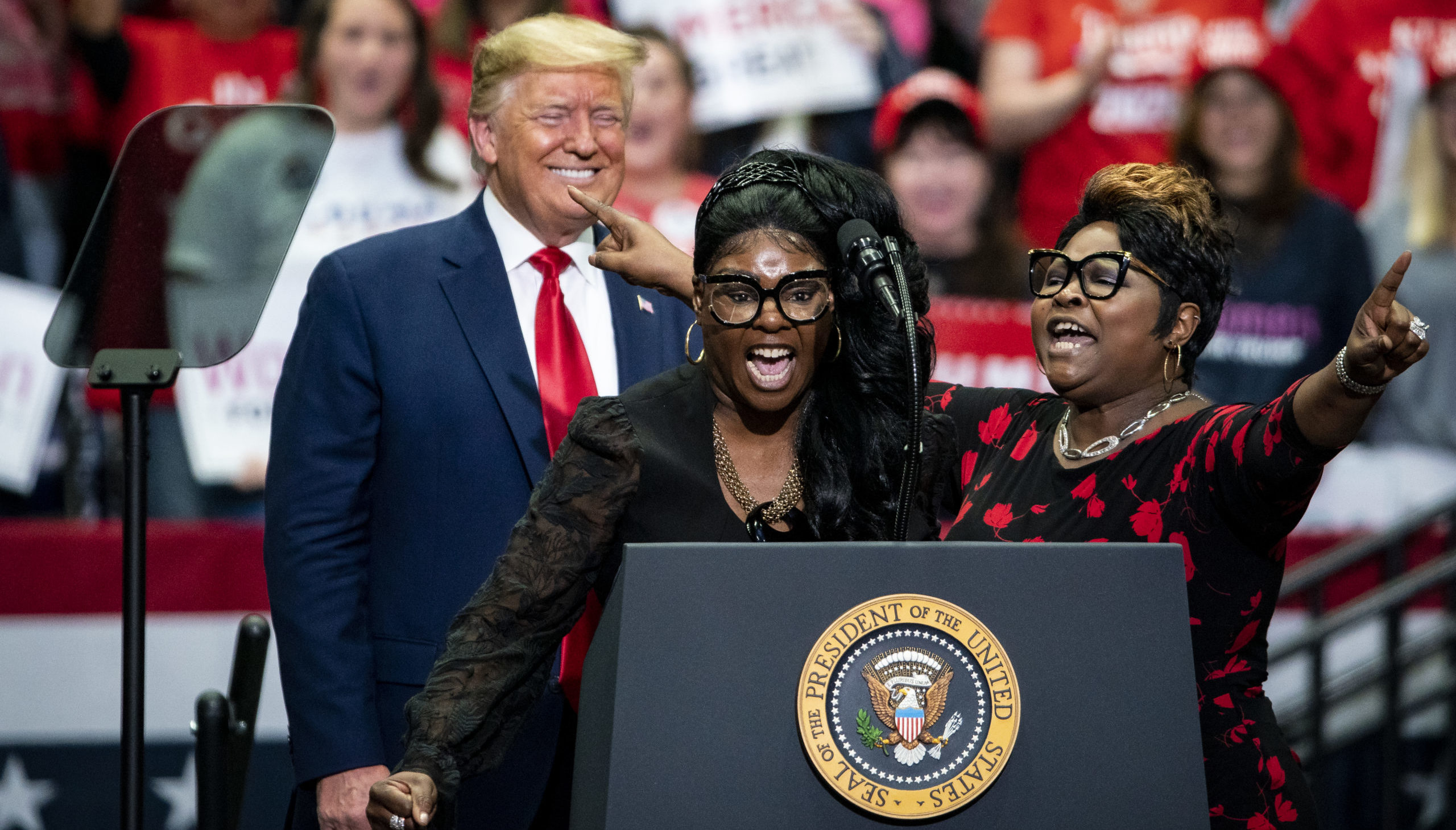 Lynette Hardaway, flanked by Donald Trump and by her sister Rochelle. Credit: Getty.
