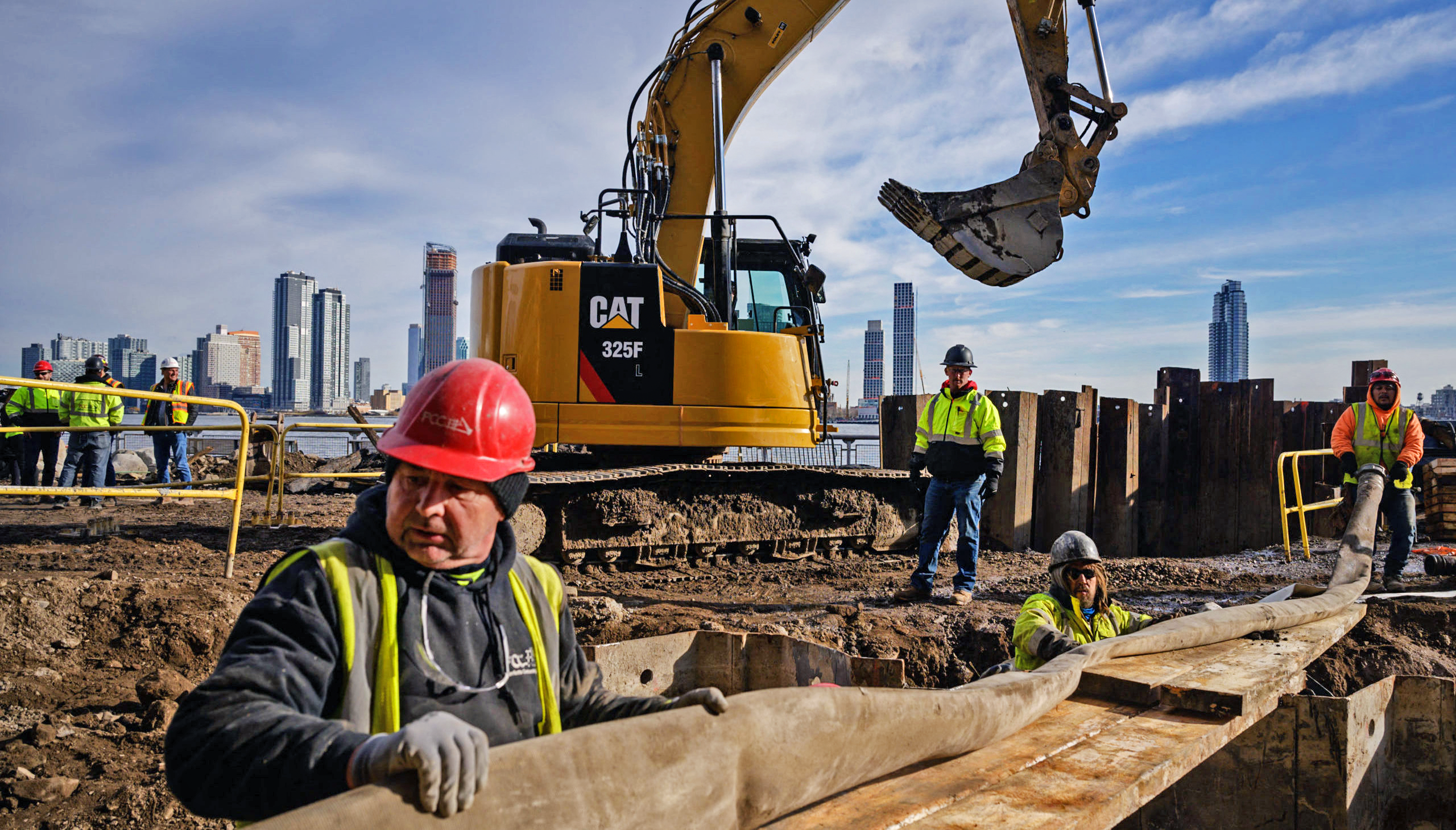 Construction workers in Manhattan, New York. Credit: Getty.