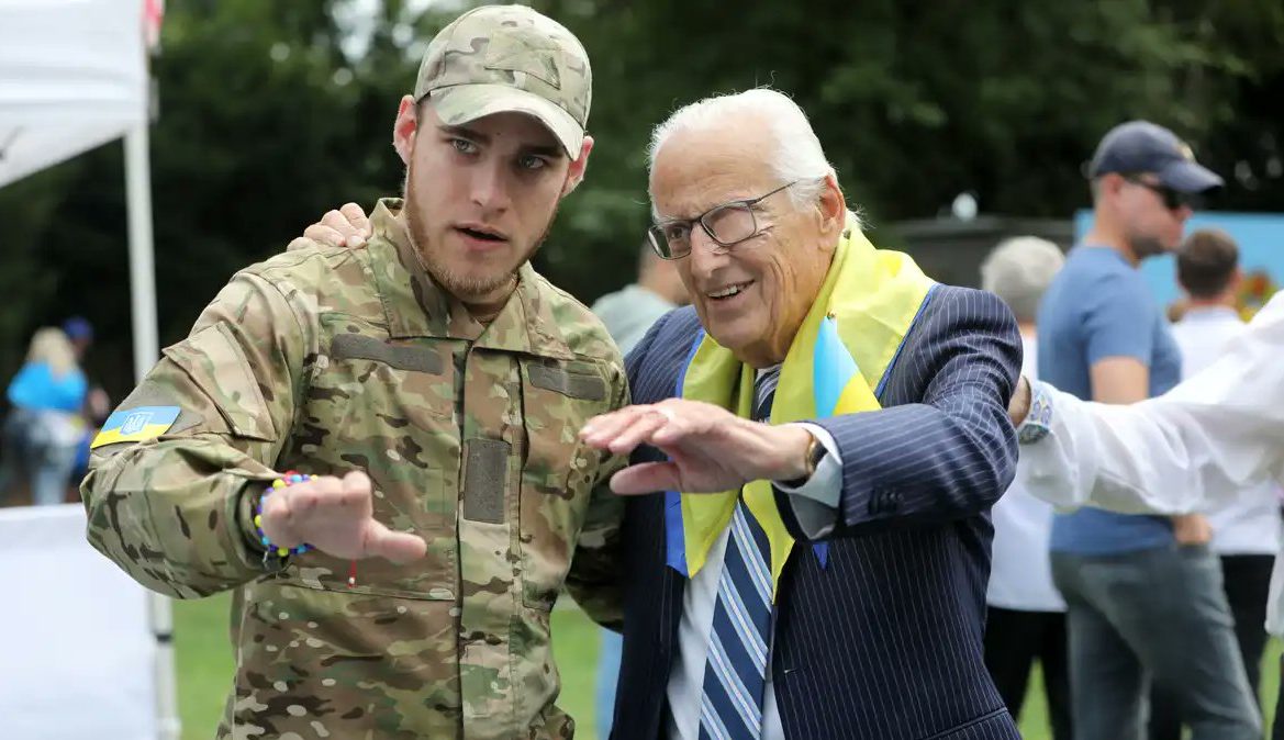 Congressman Bill Pascrell (D-NJ) meets an Azov veteran at a Clifton, NJ festival.