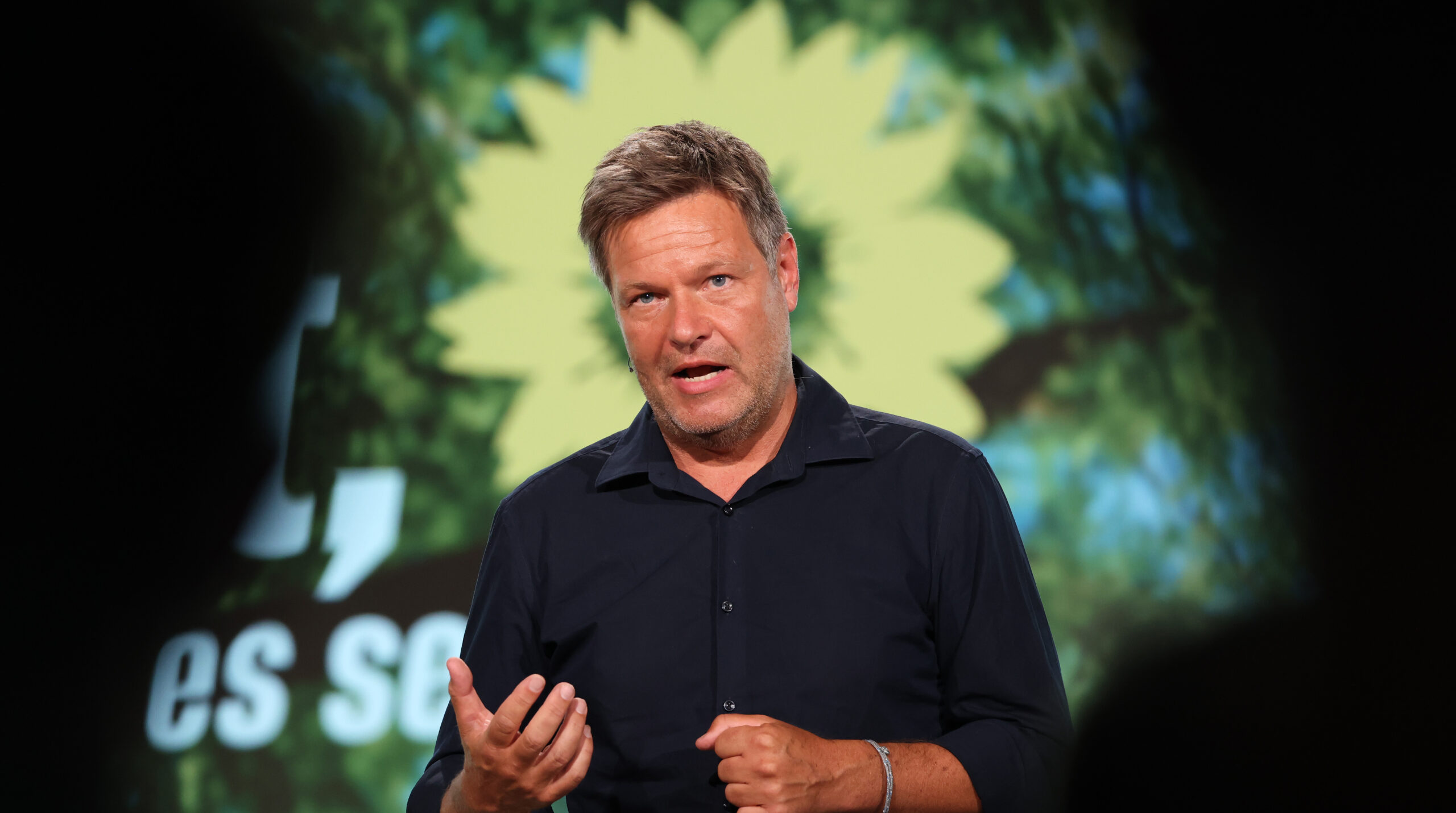 A new poll shows that Robert Habeck is no longer among Germany's 10 most popular politicians. Credit: Getty