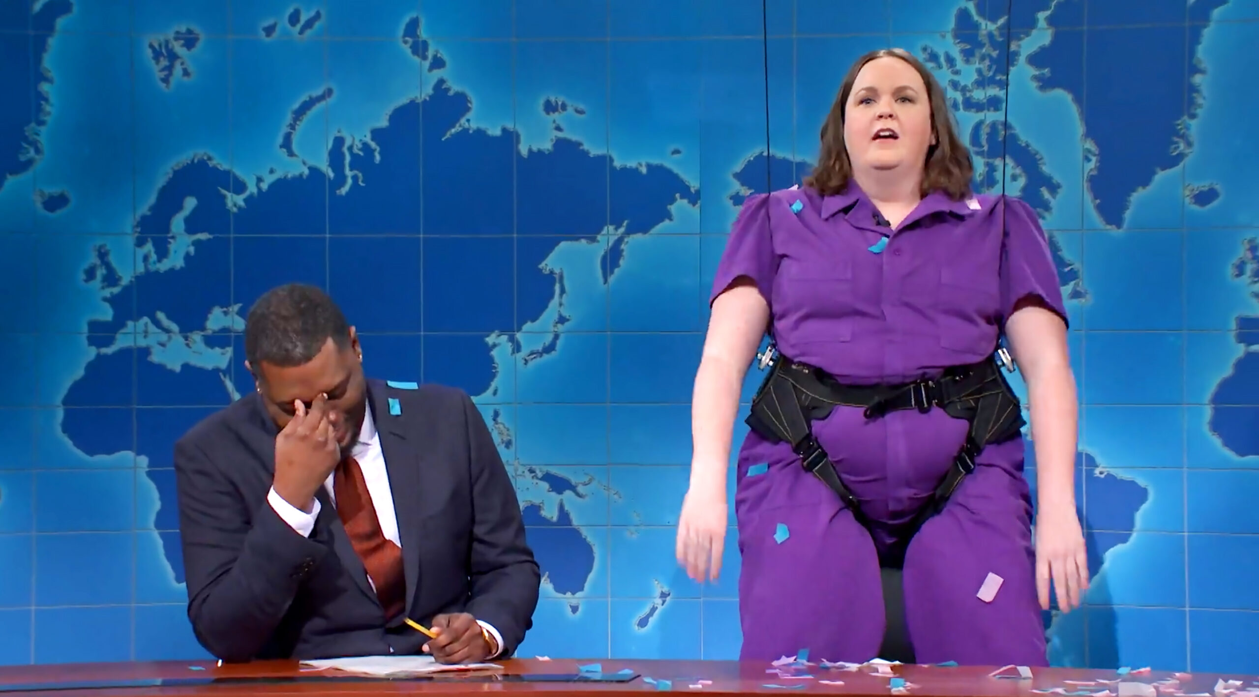 SNL's trailblazing first non-binary cast member, Molly Kearney (r)