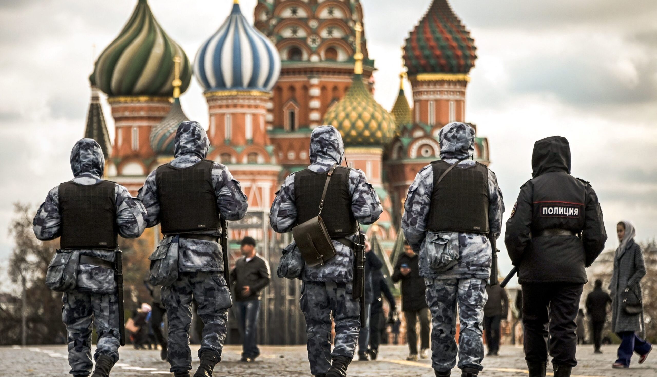 Russian police and National Guard servicemen patrol Red Square. Credit: Getty