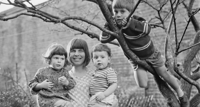 Books or babies? (Evening Standard/Hulton Archive/Getty Images)