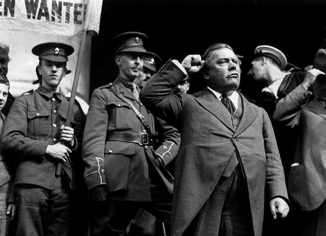 Horatio Bottomley leads a recruitment rally in 1915. (Mirrorpix via Getty Images)