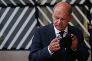 German government hid mask evidence, report alleges