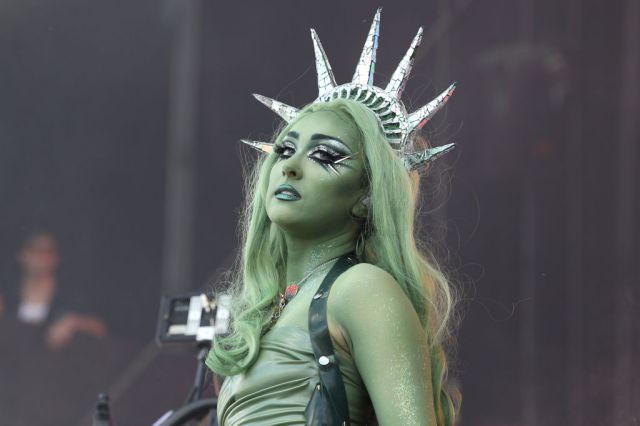 Chappell is knee deep. (Marleen Moise/Getty)