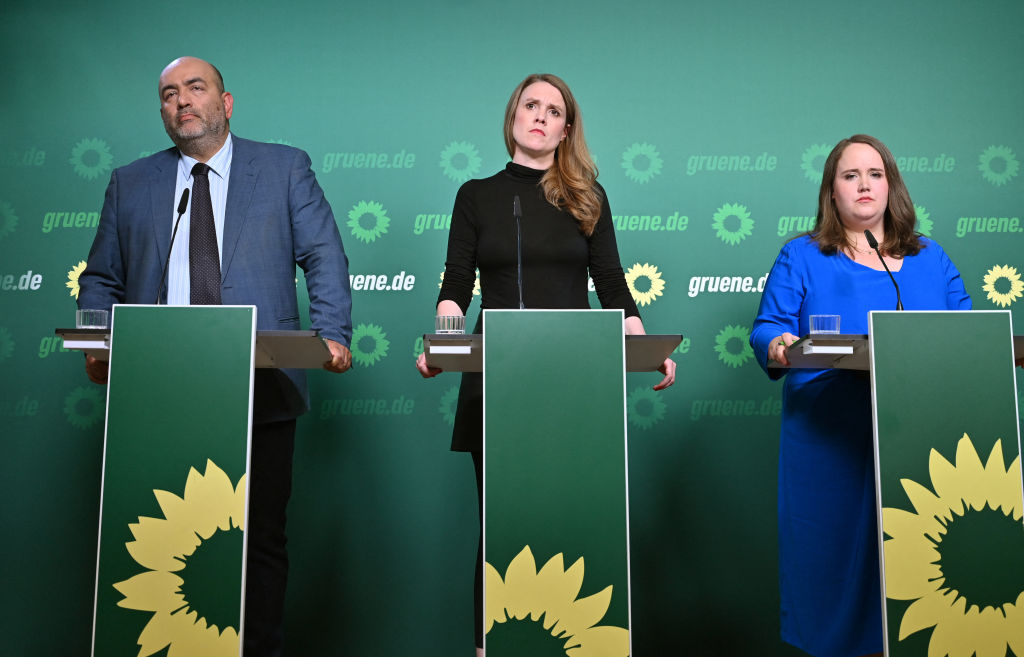 German Greens co-leaders Ricarda Lang (r) and Omid Nouripour (l) with European Parliament candidate Terry Reindtke earlier this year. Credit: Getty