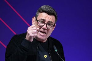 Labour risks sacrificing the center to chase the Left