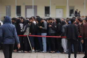 Germany asylum applications fall to lowest level since 2012