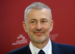 Are Russian oligarchs really challenging Putin?